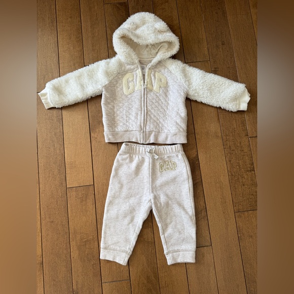 GAP Baby Soft Cream Knit - Picture 2 of 3
